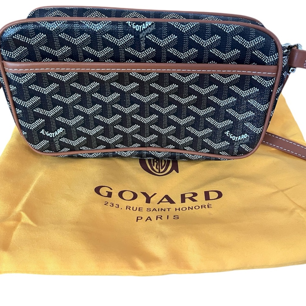 (non authentic) in brand new condition. This is a camera bag